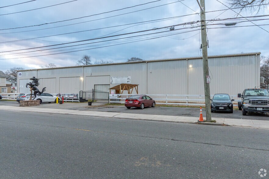 More Photos Of 633 Eagle Ave, West Hempstead Schools For Sale