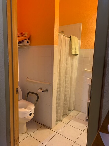 More Photos Of 722 E Lake Rd S, Tarpon Springs Assisted Living For Sale