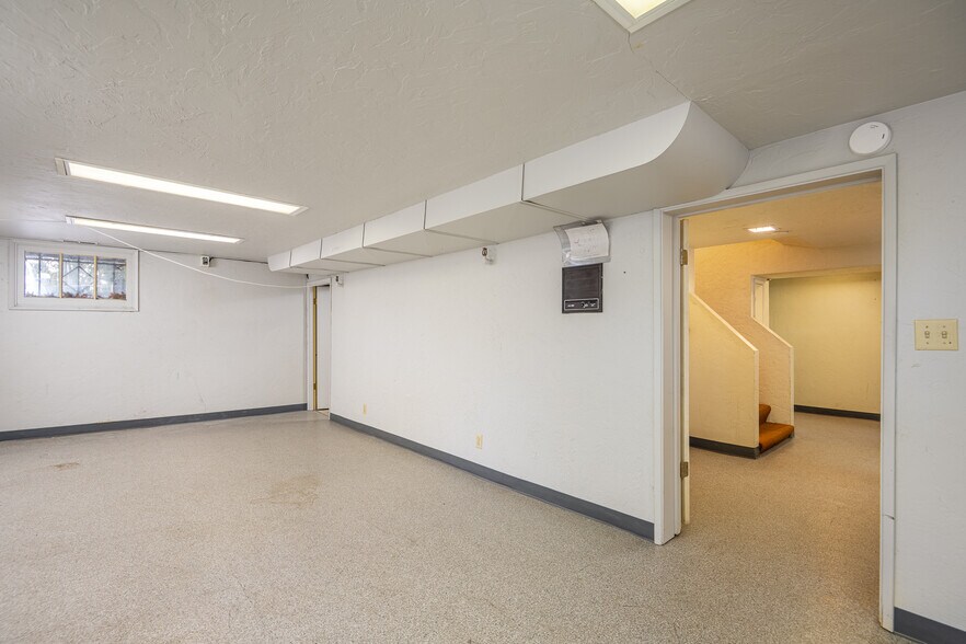 More Photos Of 990 W 7th Ave, Eugene Office For Sale