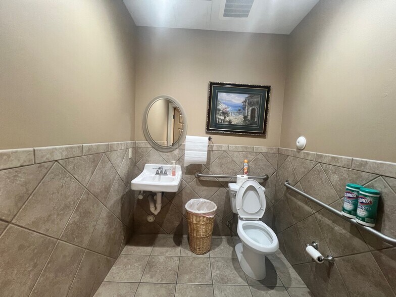 More Photos Of 18275 N 59th Ave, Glendale Office For Sale