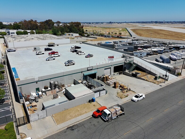 More Photos Of 3940 Pixie Ave, Lakewood Warehouse For Sale