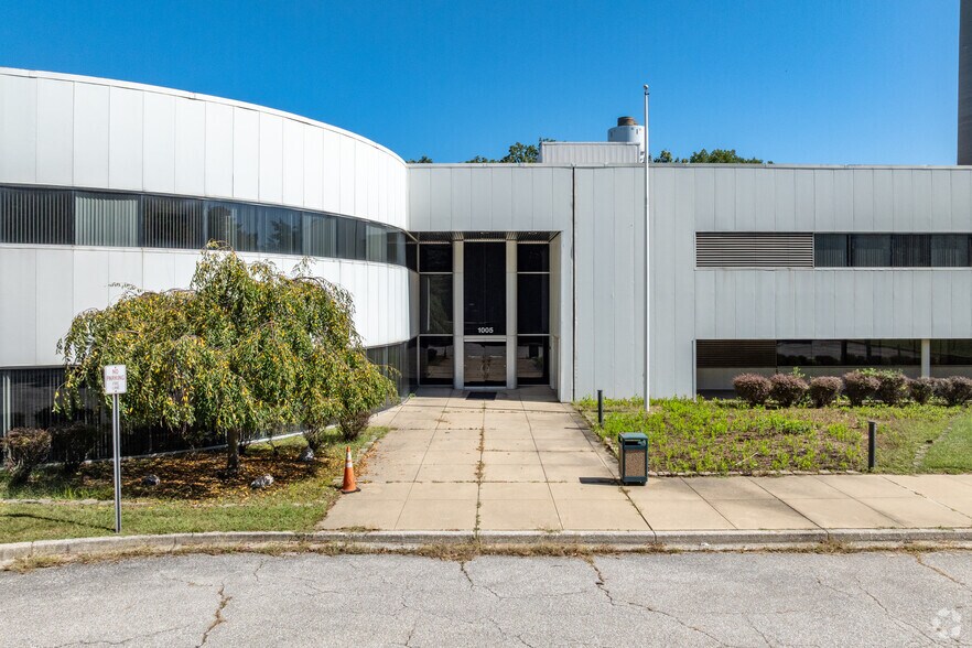 More Photos Of 1005 Brandon Shores Rd, Baltimore Office For Sale