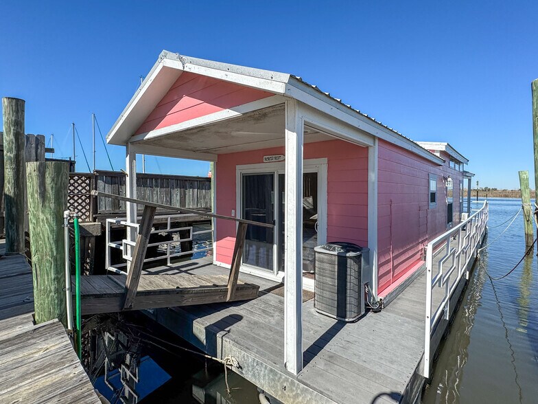 More Photos Of 309 Water St, Apalachicola Marina For Sale