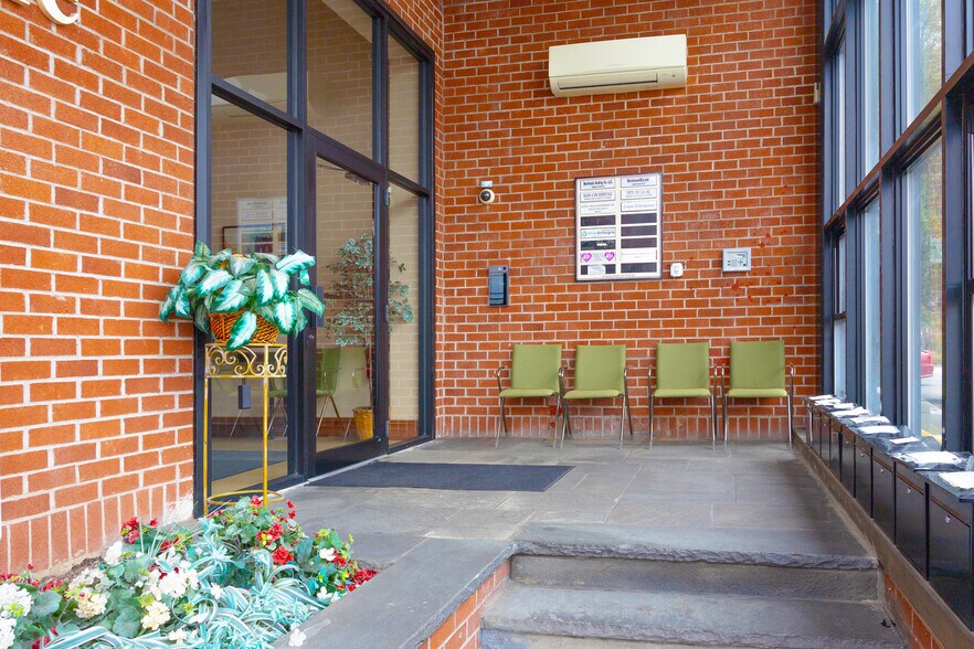 More Photos Of 202-206 Pegasus Ave, Northvale Warehouse For Lease