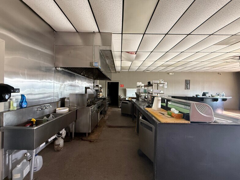 More Photos Of 46328 Interstate 10, Winnie Restaurant For Sale