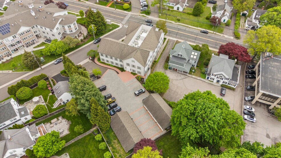 More Photos Of 745 Boston Post Rd, Darien Apartments For Sale