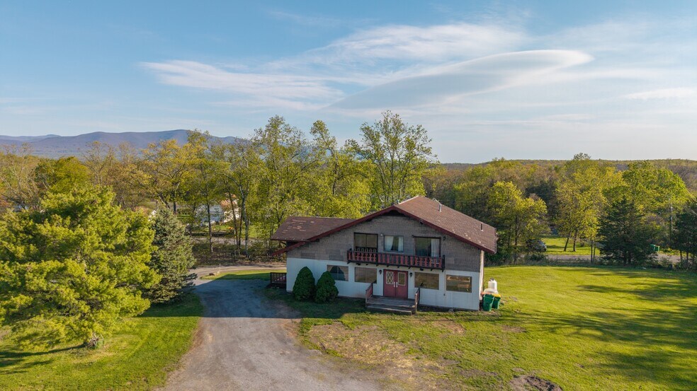 More Photos Of 167 Hill Rd, Kingston Sports And Entertainment For Sale