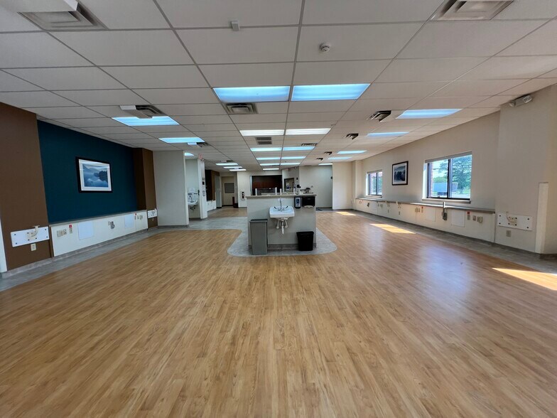 More Photos Of 923 S Broadway, Portland Medical For Sale