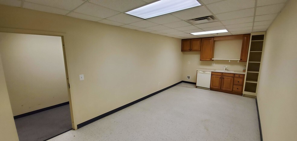 More Photos Of 3619 Richmond Hwy, Stafford Light Distribution For Lease