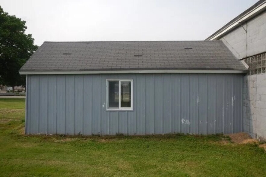 More Photos Of 4225 East St, Akron Office For Sale