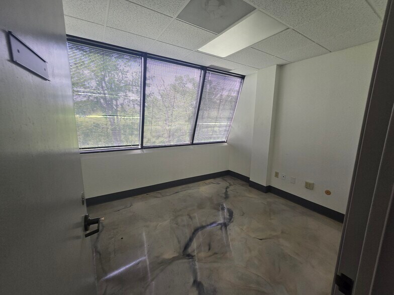 More Photos Of 2323 Lake Club Dr, Columbus Office For Lease
