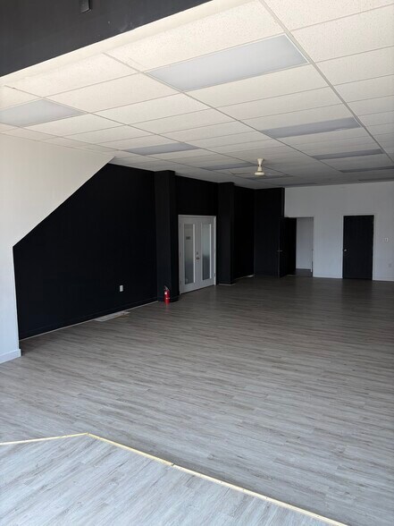 More Photos Of 1600-1610 6th Ave, Des Moines Freestanding For Lease
