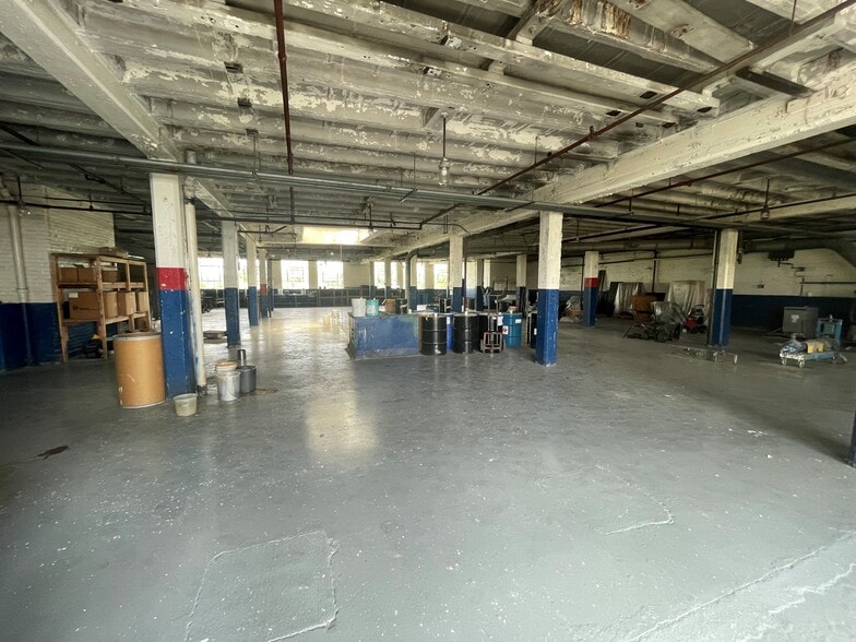 More Photos Of 1497 E Grand Blvd, Detroit Warehouse For Sale