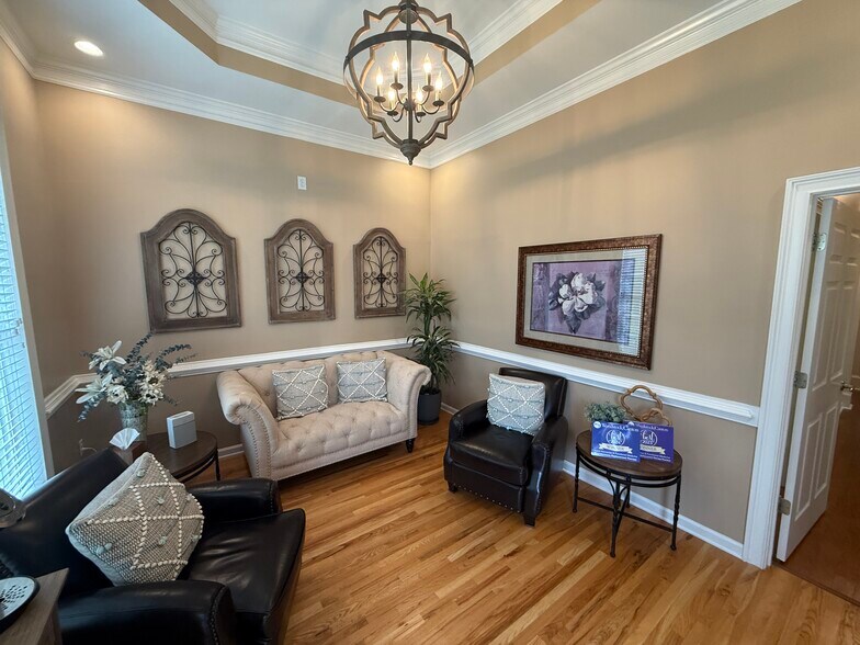 More Photos Of 4595 Towne Lake Pky, Woodstock Medical For Lease