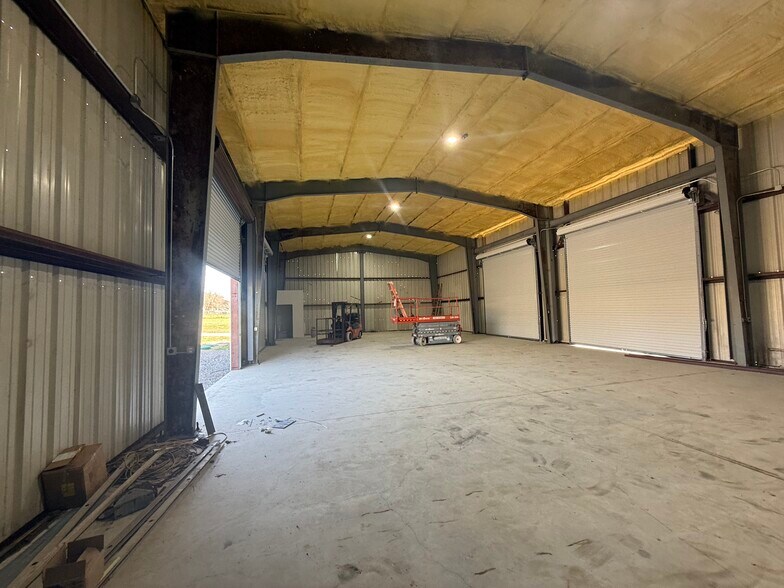 More Photos Of 1321 High Rd, Kyle Warehouse For Lease