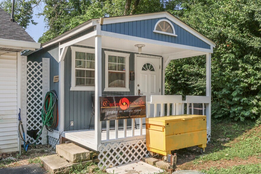 More Photos Of 1331 W 11th St, Bloomington Unknown For Lease