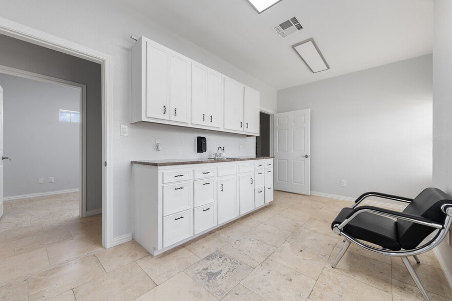 More Photos Of 103 Thousand Oaks Blvd, Georgetown Medical For Lease