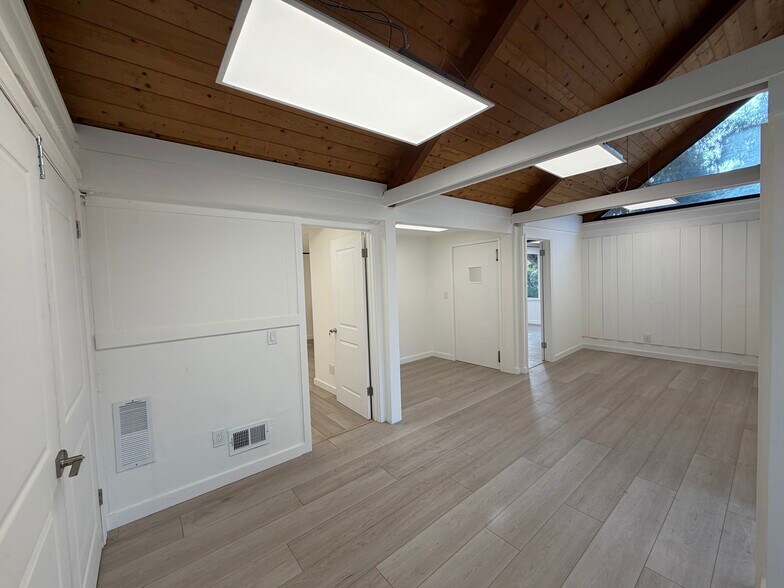 More Photos Of 943 Sir Francis Drake Blvd, Greenbrae Freestanding For Lease