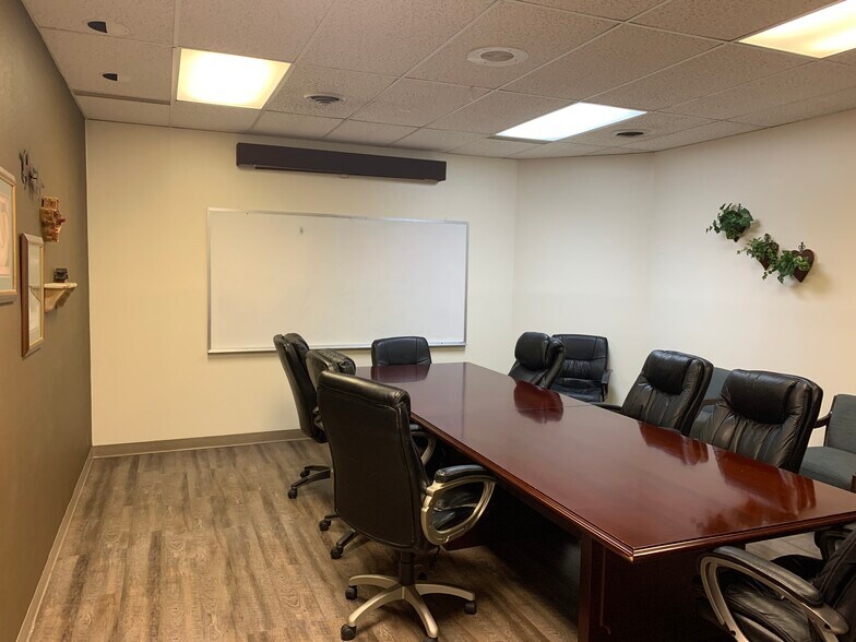 More Photos Of 1001 W Euless Blvd, Euless Medical For Lease