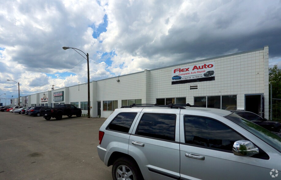 More Photos Of 9546-9562 Yellowhead Trl NW, Edmonton Service For Lease