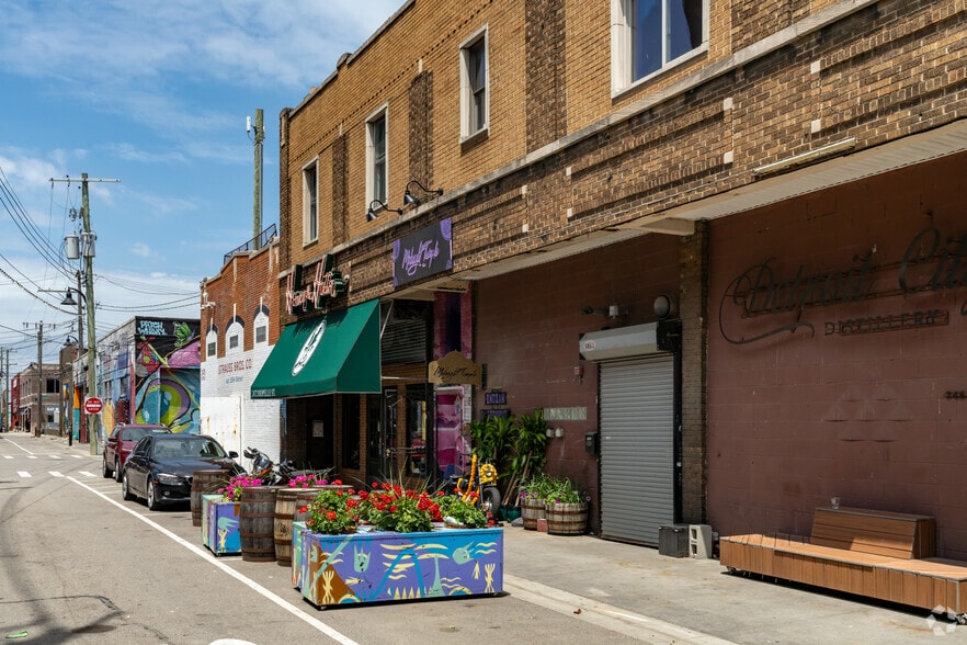 More Photos Of 2462-2472 Riopelle St, Detroit Storefront Retail Office For Sale