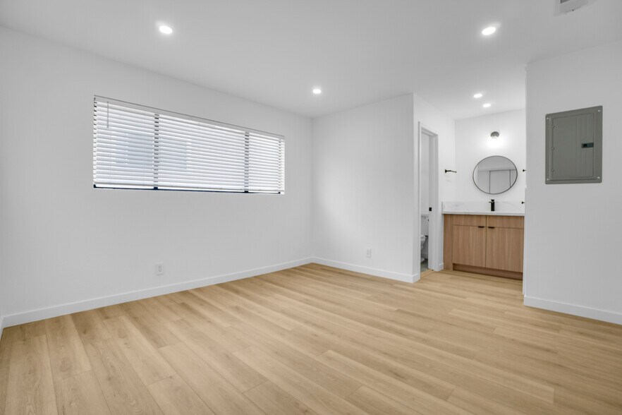 More Photos Of 12527 Cranbrook Ave, Hawthorne Apartments For Sale