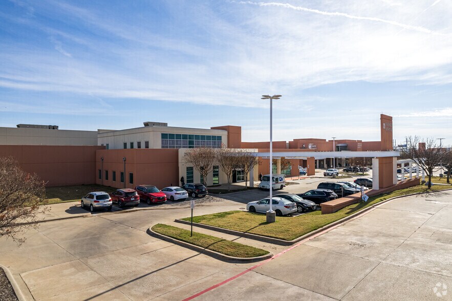 More Photos Of 2809 Mayhill Rd, Denton Hospital For Lease
