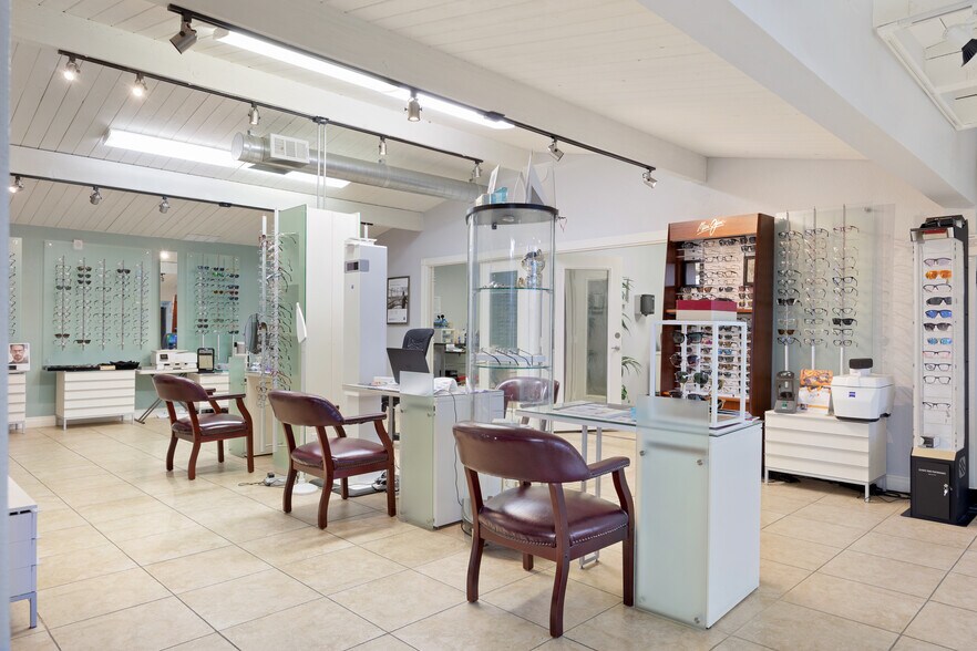 More Photos Of 71956 Magnesia Falls Dr, Rancho Mirage Medical For Sale