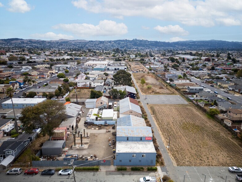 More Photos Of 2 17th St, Richmond Warehouse For Sale