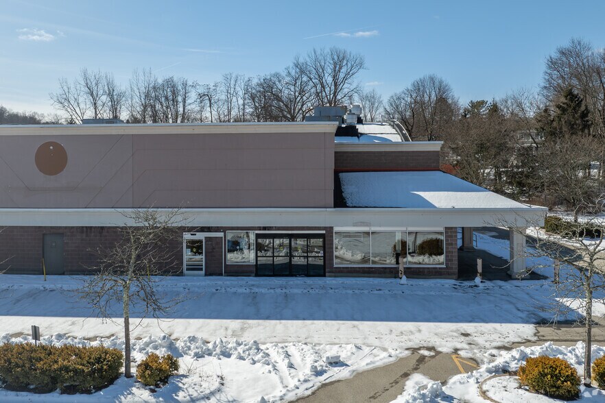 More Photos Of 2094 E Main St, Cortlandt Manor Freestanding For Lease