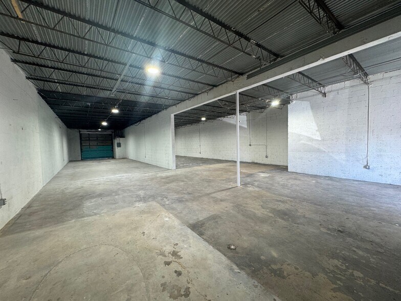 More Photos Of 519-533 NE 34th St, Oakland Park Warehouse For Lease
