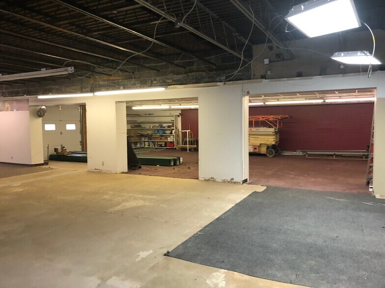 More Photos Of 6601 MacCorkle Ave SE, Charleston Flex For Lease
