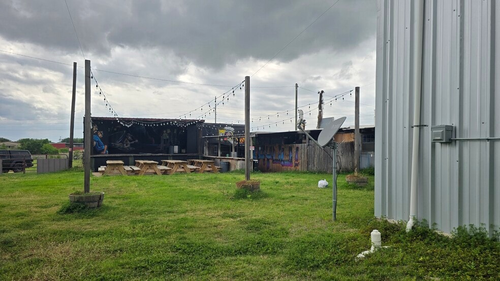 More Photos Of 4021 Acton Hwy, Granbury General Retail For Lease