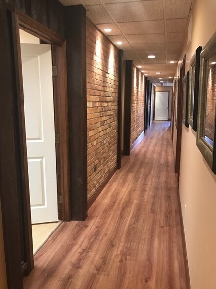 More Photos Of 820 N Main St, Wichita Office For Sale