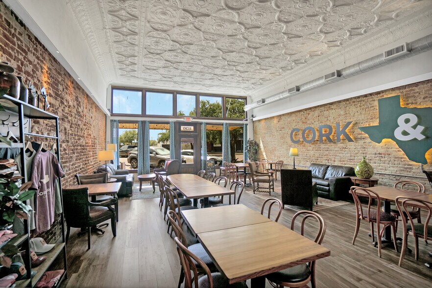More Photos Of 1136 Main St, Commerce General Retail For Sale