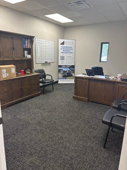 More Photos Of 139 Dean Dr, Clarksville Office For Sale