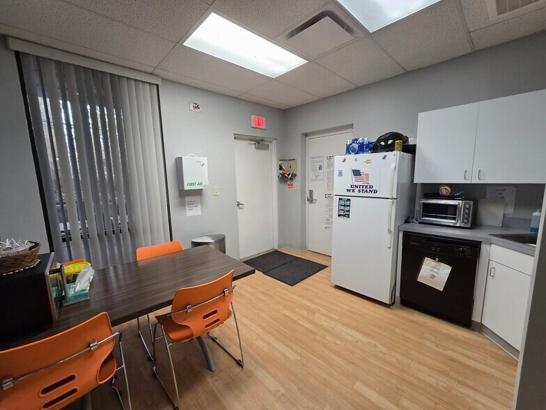 More Photos Of 3336 Washburn Ave, Charlotte Office For Lease