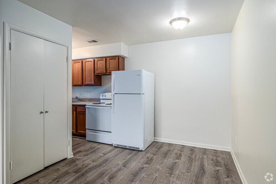 More Photos Of 6401 Middlebelt Rd, Garden City Apartments For Sale