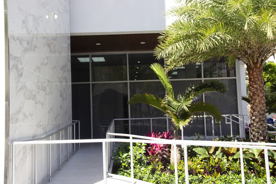 More Photos Of 7300 N Kendall Dr, Miami Office For Lease