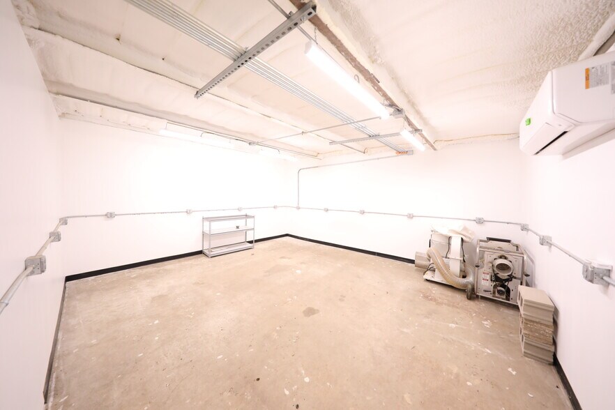 More Photos Of 700 N Main St, Lexington Warehouse For Lease