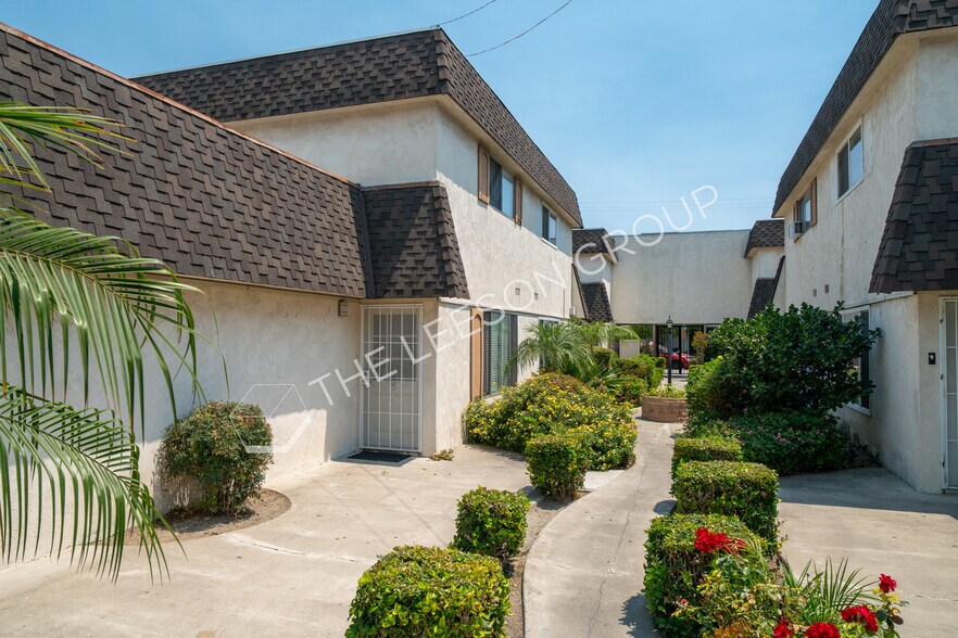 More Photos Of 927 S Webster Ave, Anaheim Apartments For Sale