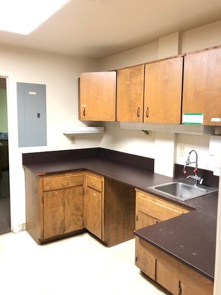 More Photos Of 204 McCollum St, Laramie Medical For Lease
