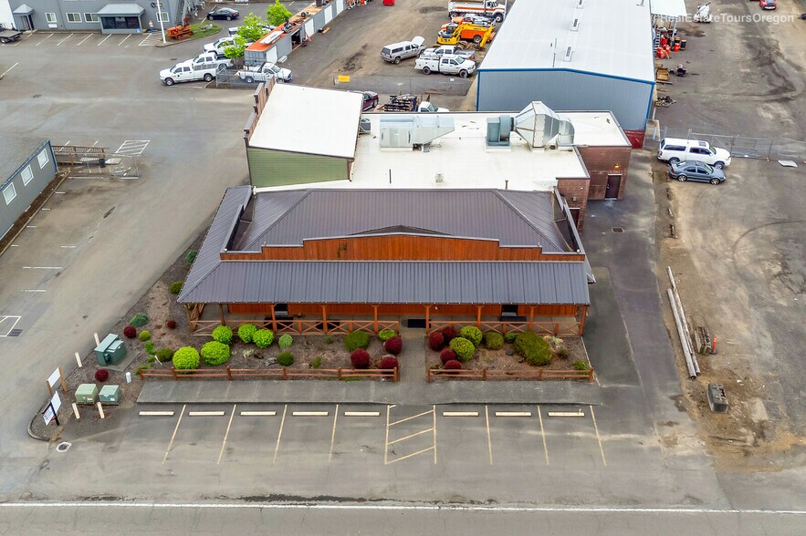 More Photos Of 10791 Oak St NE, Donald Showroom For Sale