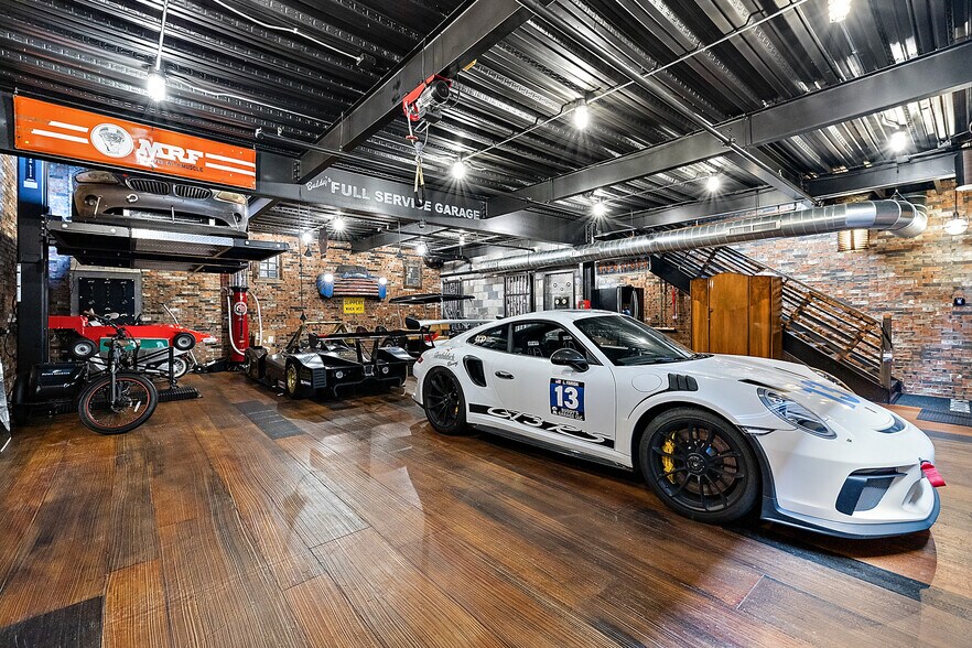 More Photos Of 148 Pit Ln, Pontiac Parking Garage For Sale