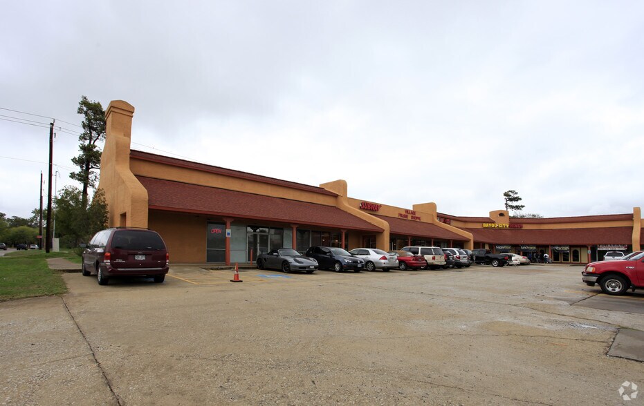 More Photos Of 12611 Woodforest Blvd, Houston Unknown For Lease