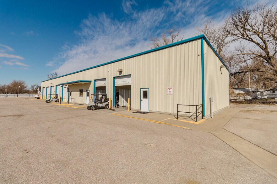 More Photos Of 3101 S Broadway St, Wichita Freestanding For Sale