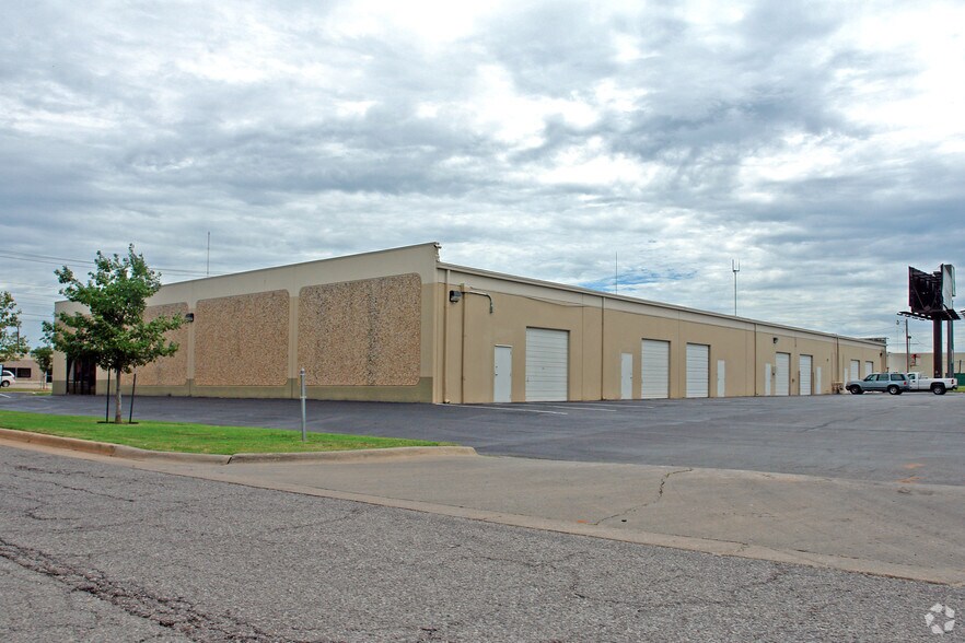 More Photos Of 210 W Wilshire Blvd, Oklahoma City Unknown For Lease