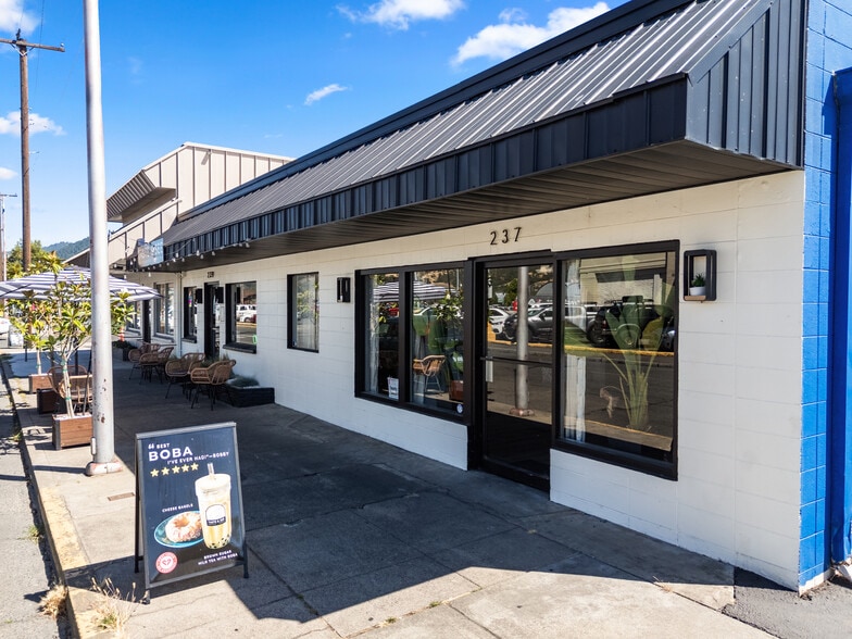 Primary Photo Of 237 SE G St, Grants Pass Storefront Retail Office For Sale