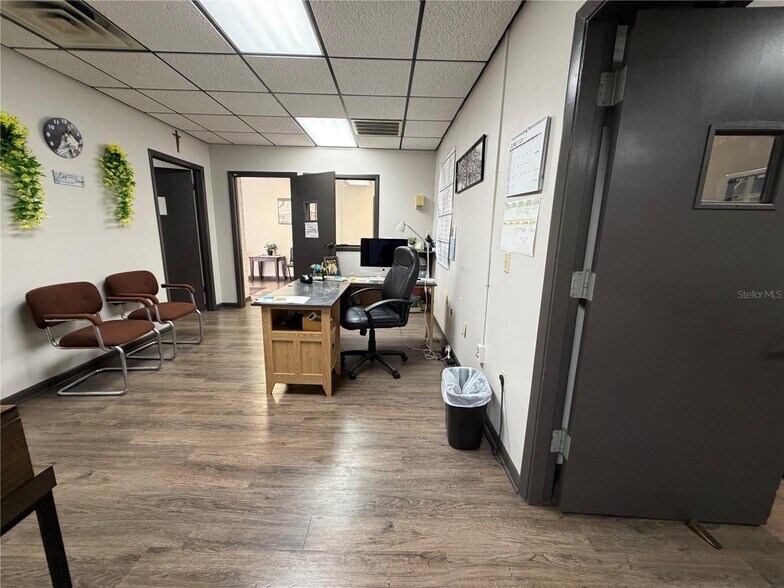 More Photos Of 208 E Lake Ave, Auburndale Religious Facility For Lease