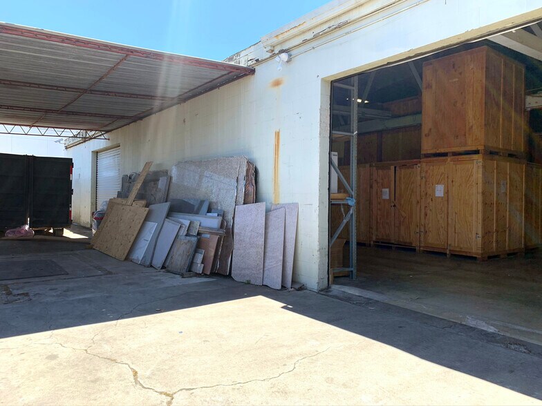 More Photos Of 965-975 E Willow St, Signal Hill Warehouse For Sale